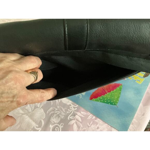 Le Donne Leather Simple Flap Over Crossbody Bag Black - Picture 15 of 16